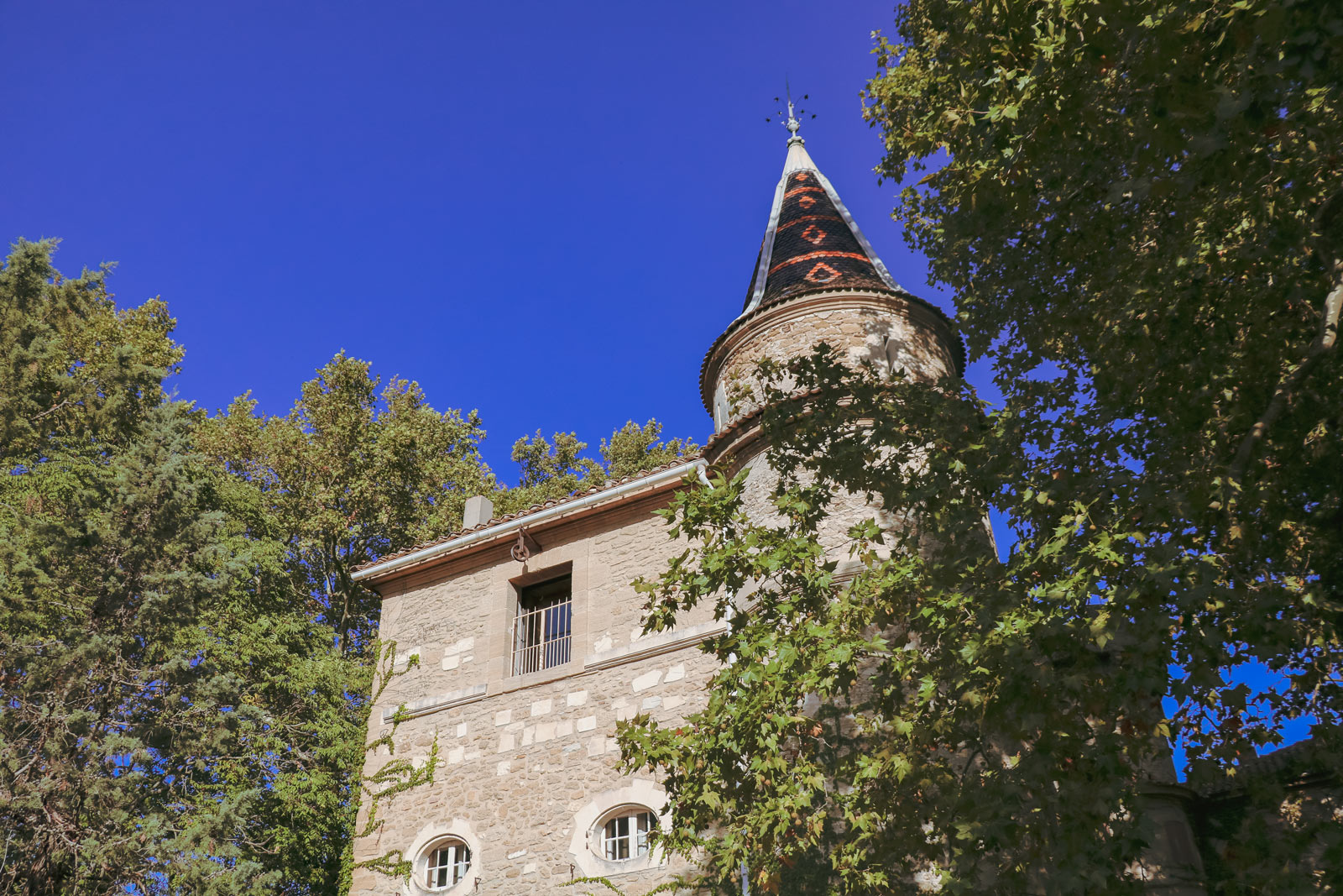 facade_chateau-les-taillades_vignobles-vellas.com_1600x1067px_03