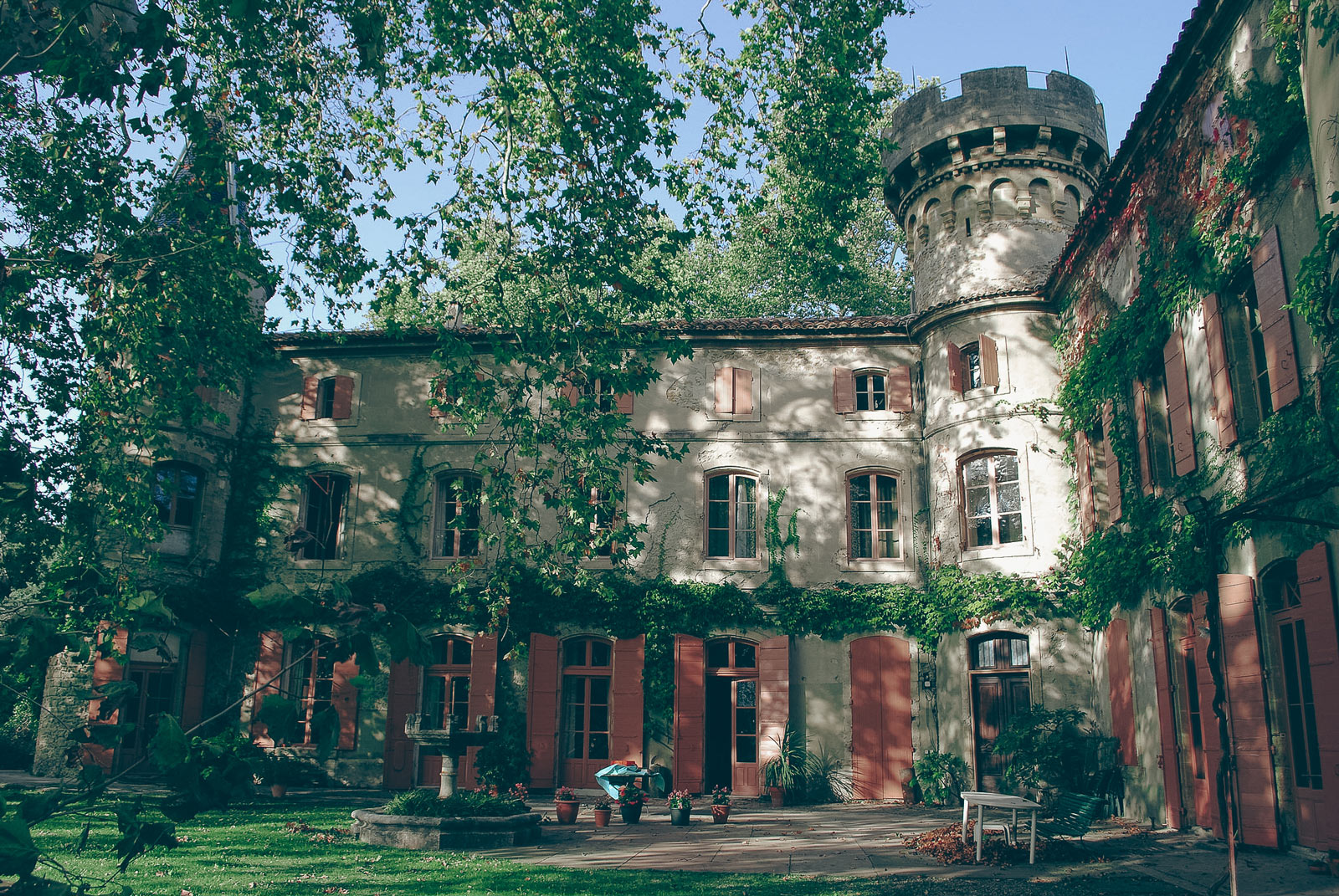facade_chateau-les-taillades_vignobles-vellas.com_1600x1071px_01