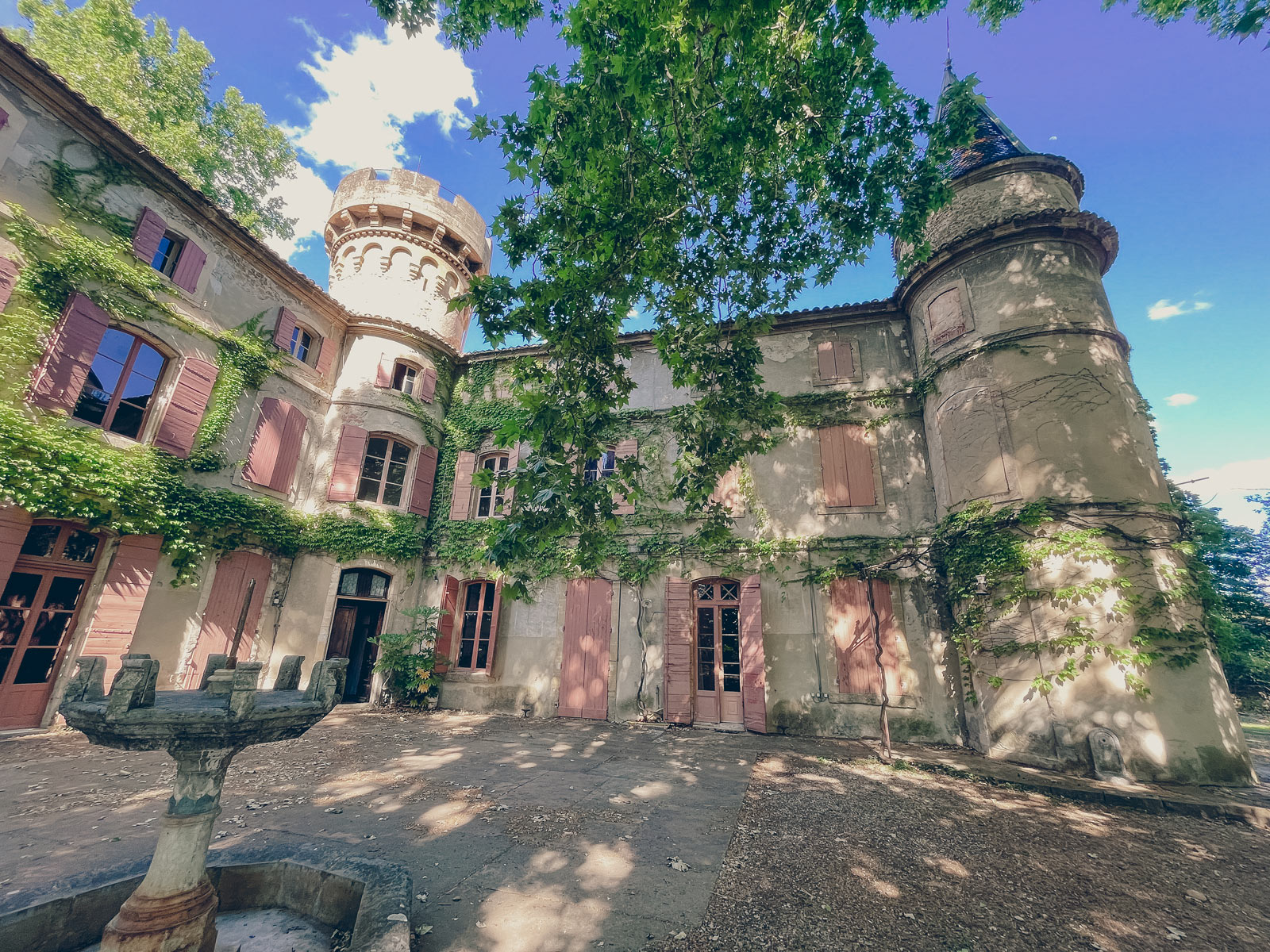 facade_chateau-les-taillades_vignobles-vellas.com_1600x1200px_02