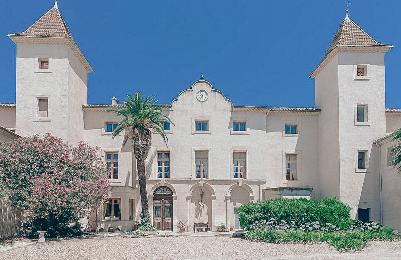 facade_chateau-saint-martin_vignobles-vellas.com_1600x1036px_01