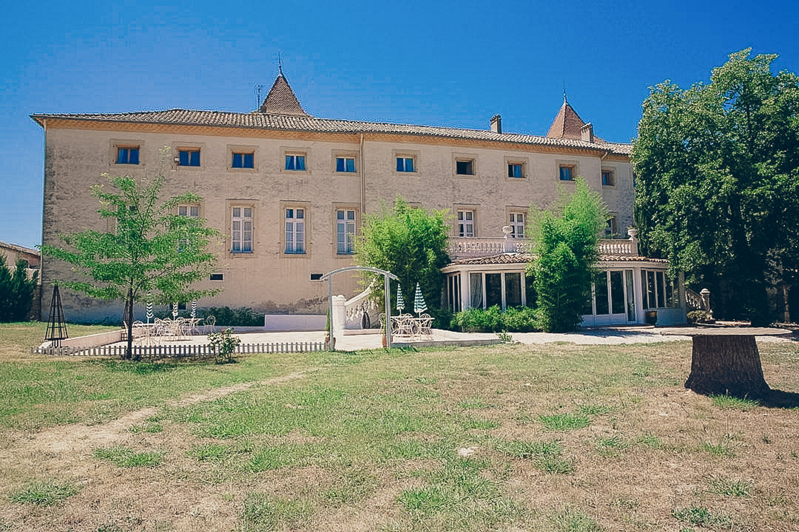 facade_chateau-saint-martin_vignobles-vellas.com_1600x1036px_02