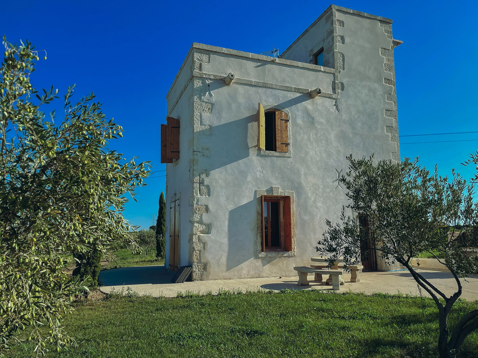 facade_mas-de-louis_vignobles-vellas.com_1600x1200px