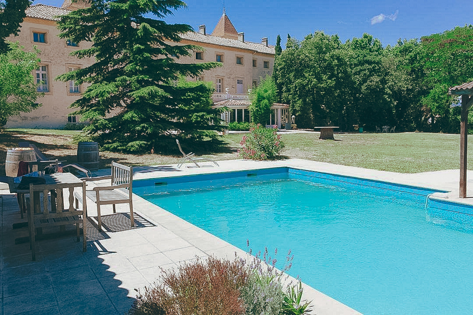 piscine_chateau-saint-martin_vignobles-vellas.com_1600x1067px