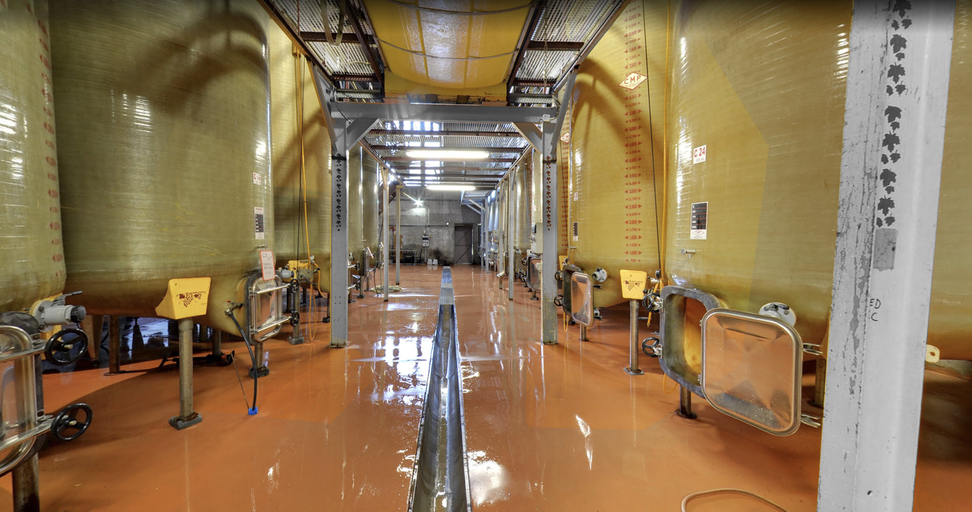 cuves_02_laurens_vignobles-vellas.com_1920x1012px