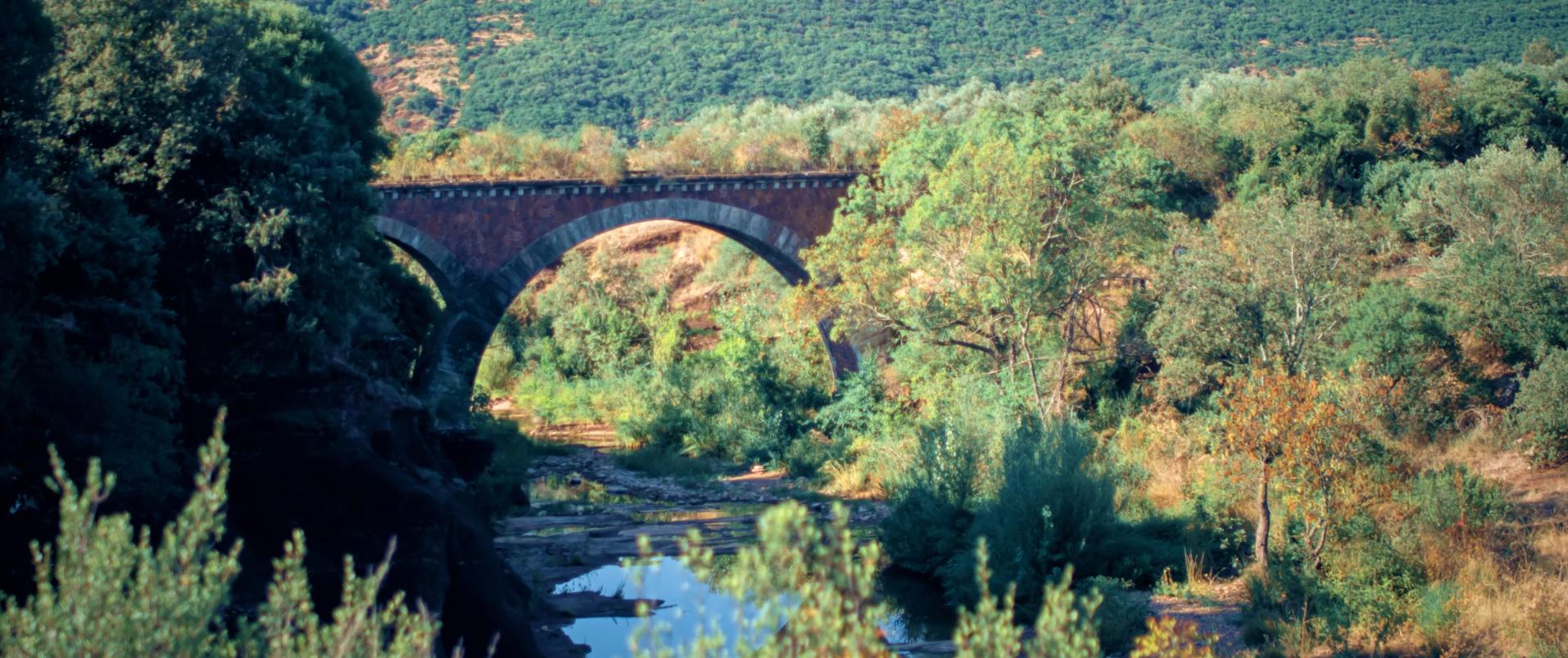 grand-blaquiere_pont_vignobles-vellas.com_1914x804px